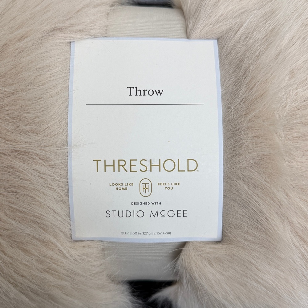 New w tags Studio McGee faux fur throw luxurious neutral - Picture 2 of 7